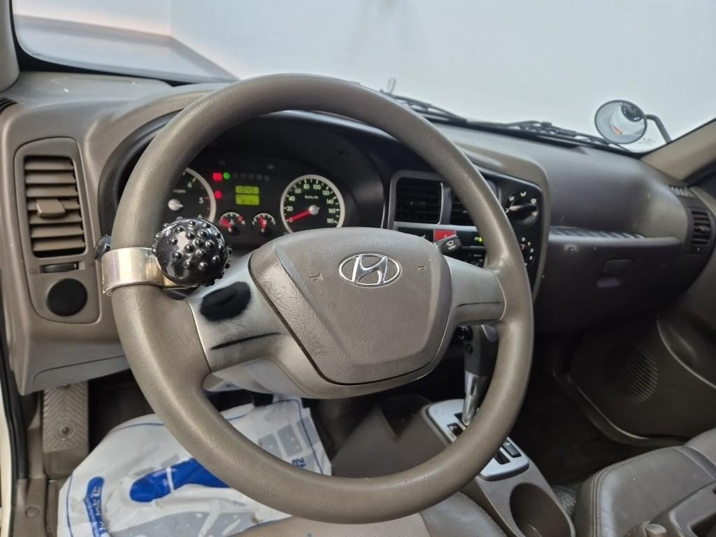 Hyundai Porter II City Van Long Wheelbase Super Cab 9