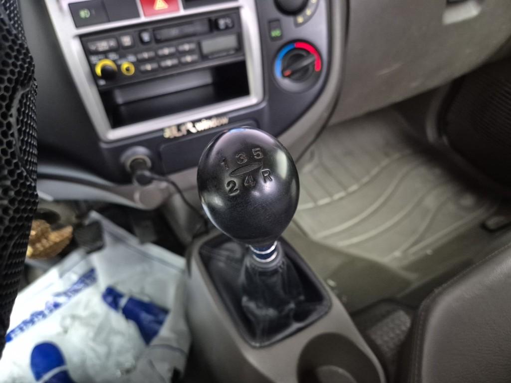 Hyundai Porter II Long Wheelbase Deluxe Long Wheelbase Standard Cab 8