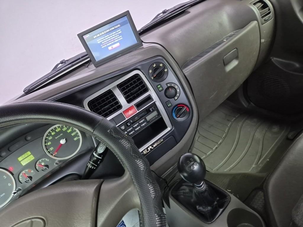 Hyundai Porter II Long Wheelbase Deluxe Long Wheelbase Standard Cab 10