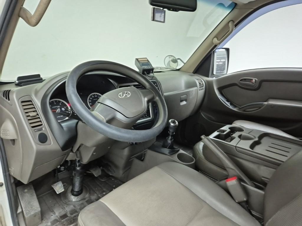 Hyundai Porter II Super Cab Twin Comp Refrigerated Truck Long Wheelbase Super Cab 7