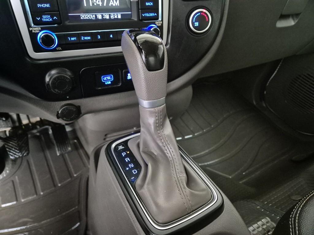 Hyundai Porter II LPG Super Cab LPG Fixed Floor Long Wheelbase Super Cab 8