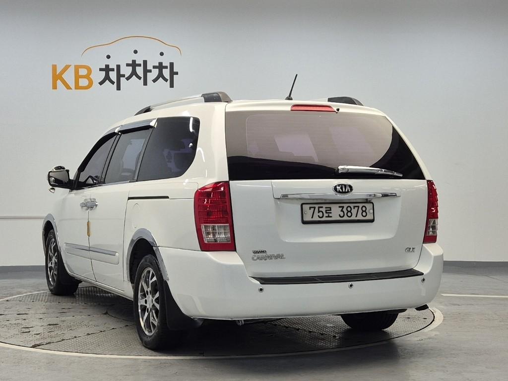 Kia Carnival R GLX Premium Type R2.2 E-VGT 3