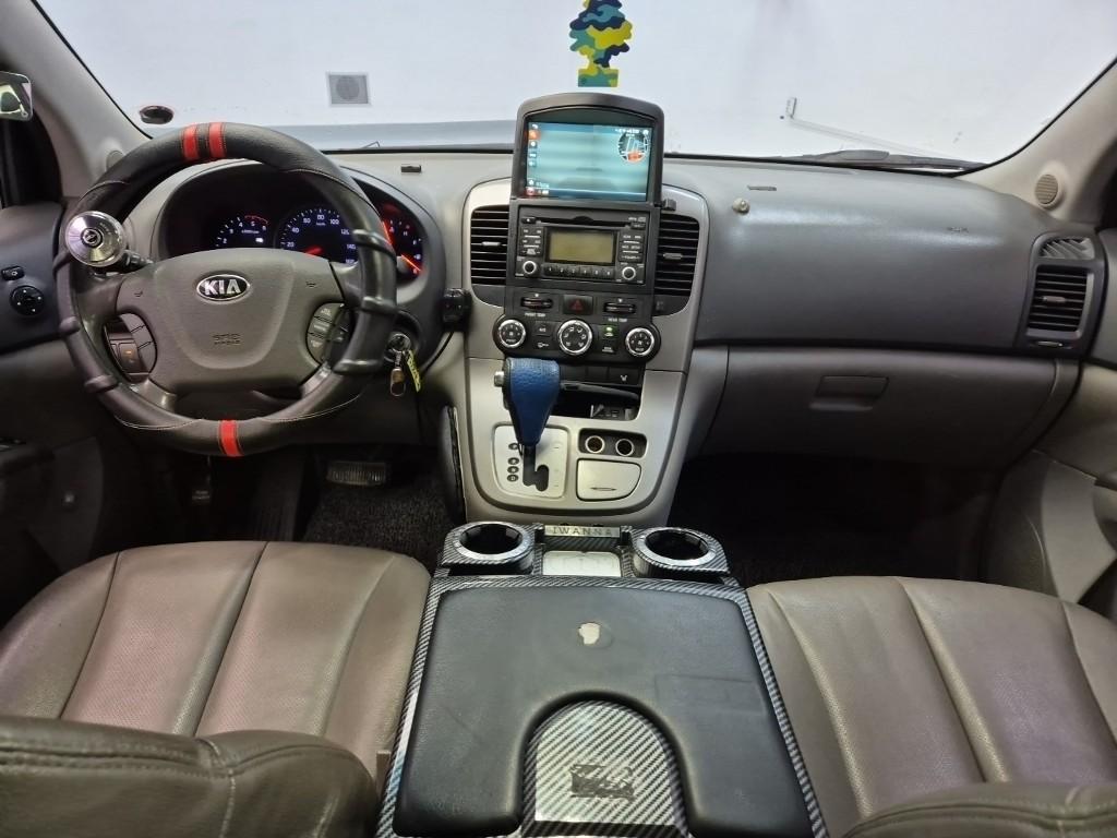 Kia Carnival R GLX Premium Type R2.2 E-VGT 8