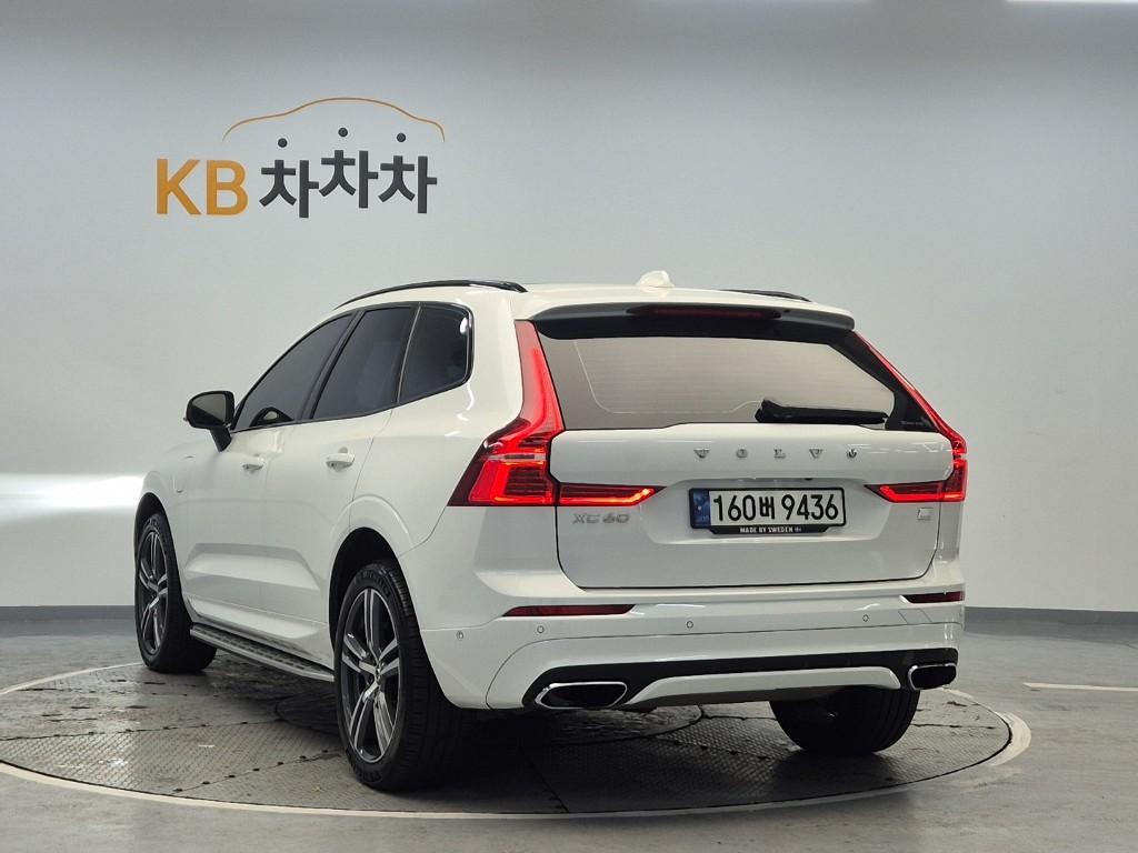 Volvo XC60 R Design T8 AWD 3