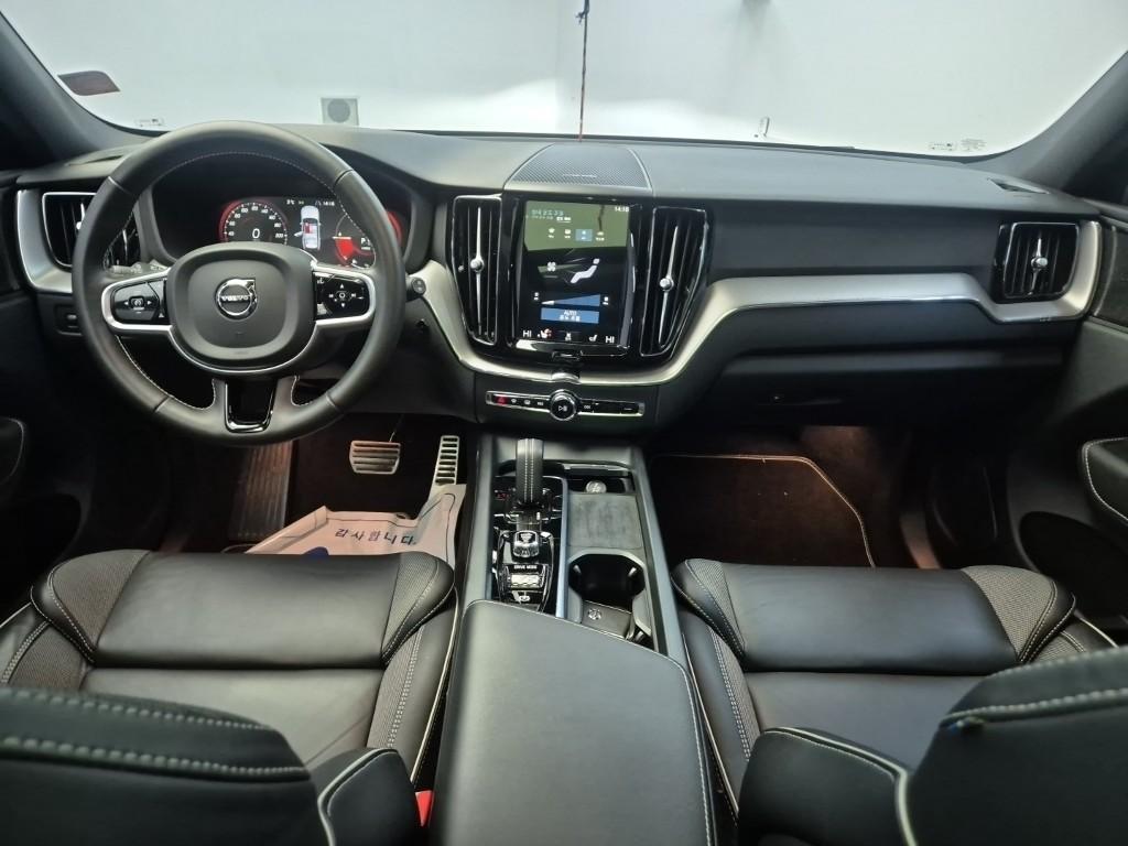 Volvo XC60 R Design T8 AWD 8