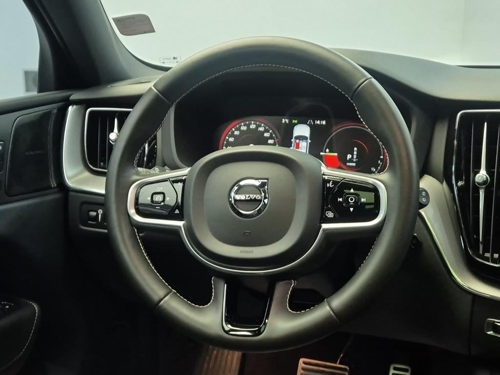 Volvo XC60 R Design T8 AWD 10
