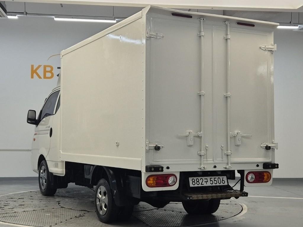 Hyundai Porter II Super Cab Fixed Floor Long Wheelbase Super Cab 3