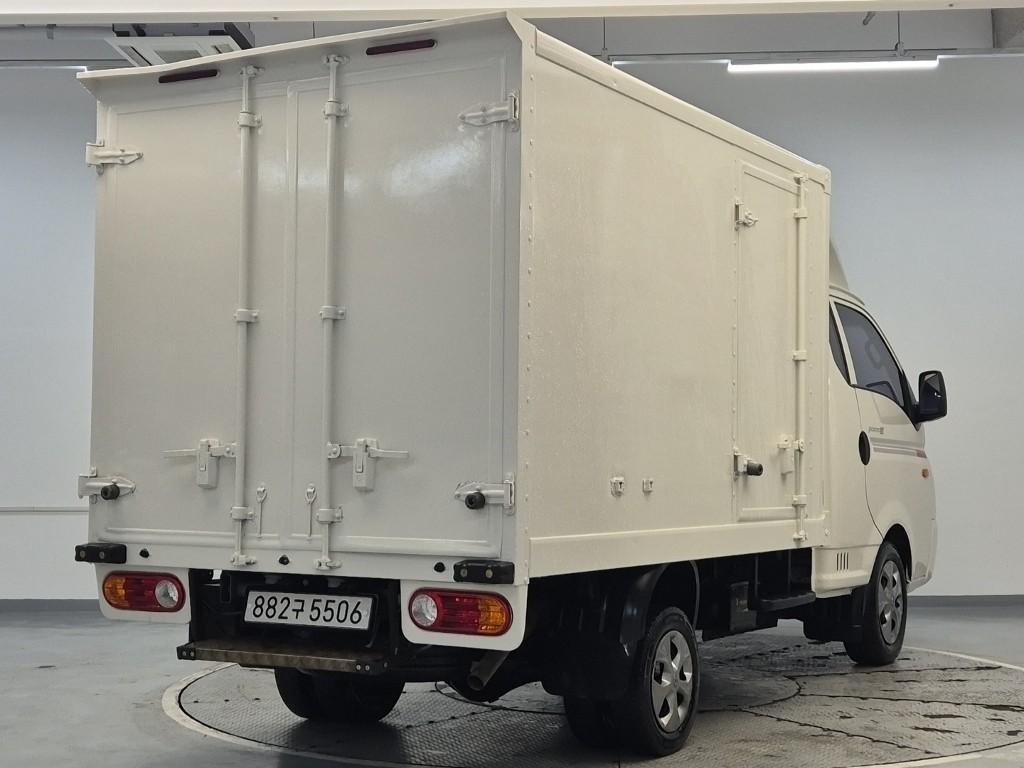 Hyundai Porter II Super Cab Fixed Floor Long Wheelbase Super Cab 4
