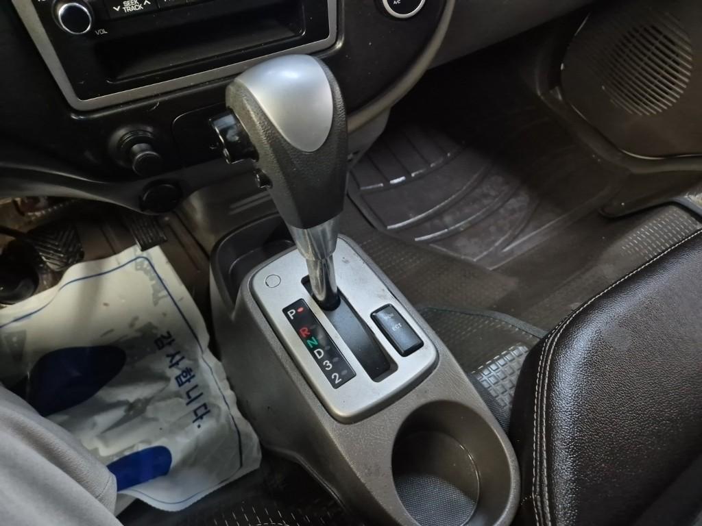 Hyundai Porter II Super Cab Fixed Floor Long Wheelbase Super Cab 8