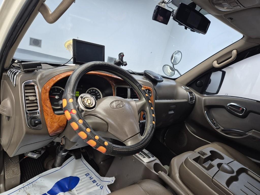 Hyundai Porter II City Van Long Wheelbase Super Cab 7