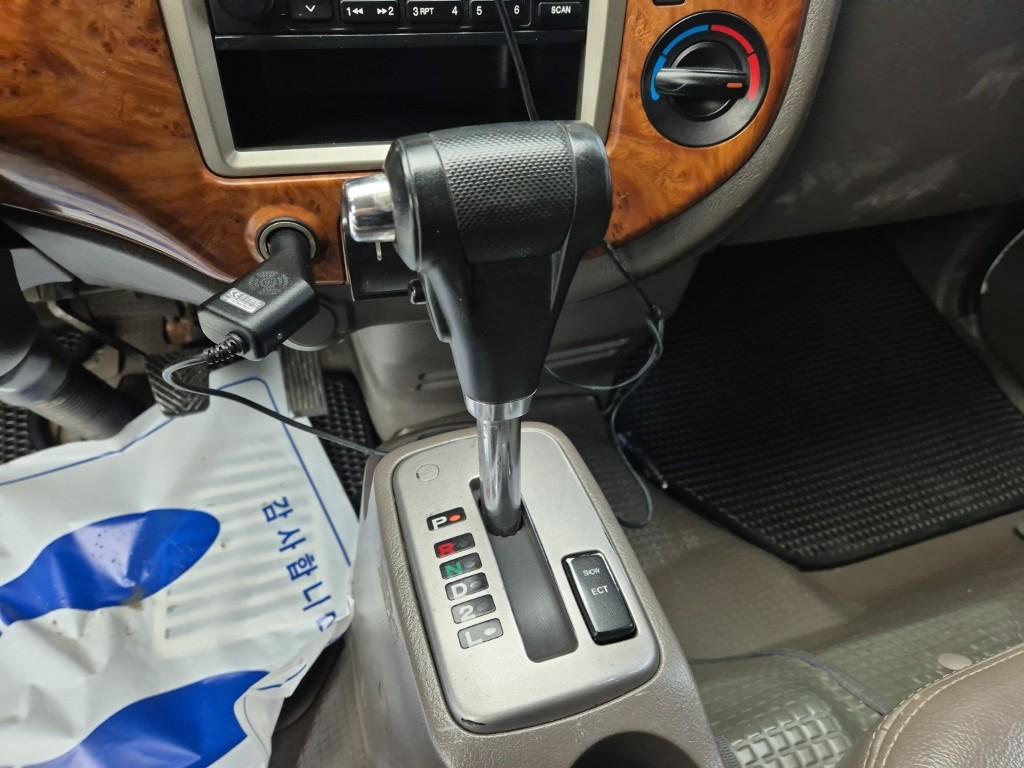 Hyundai Porter II City Van Long Wheelbase Super Cab 8