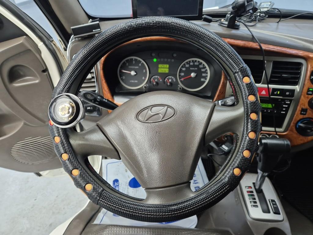 Hyundai Porter II City Van Long Wheelbase Super Cab 9