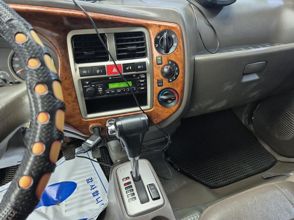 Hyundai Porter II City Van Long Wheelbase Super Cab 10