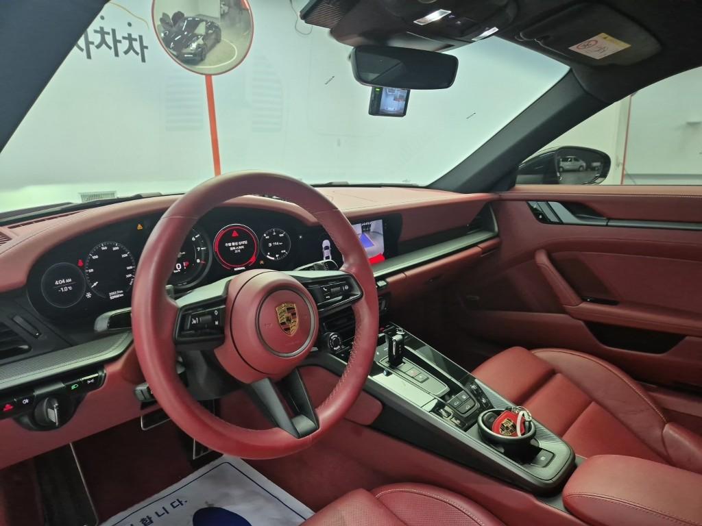 Porsche Carrera 911 992 8