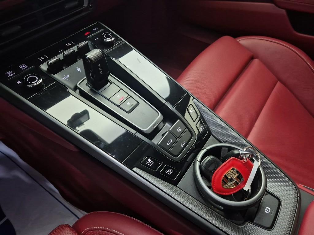 Porsche Carrera 911 992 9