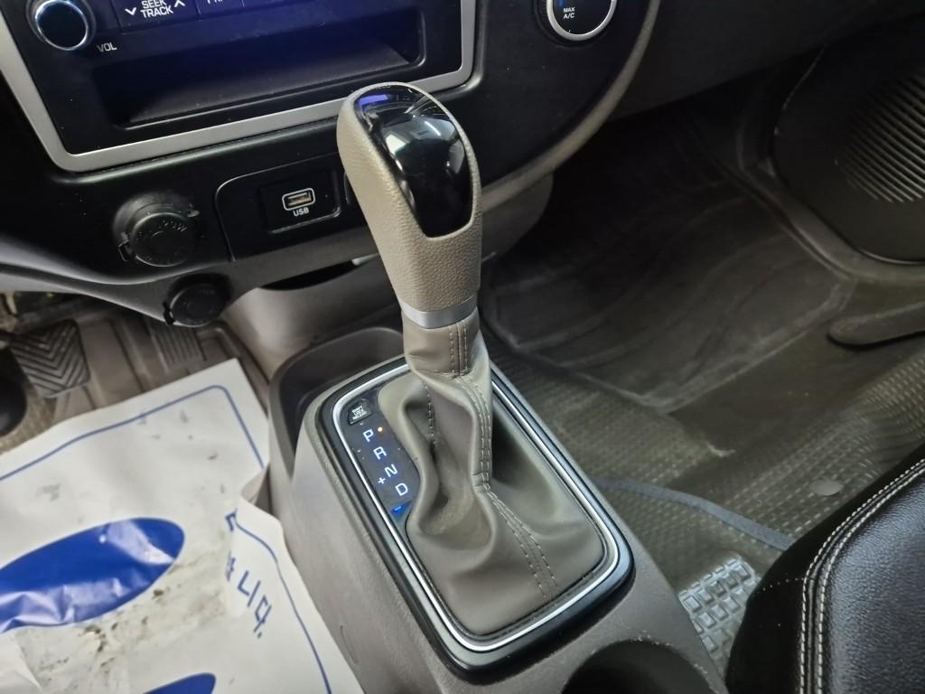 Hyundai Porter II Electric Wing body Long Wheelbase Super Cab 8