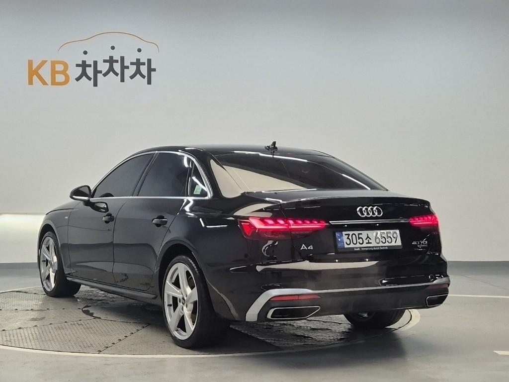 Audi A4 2022 photo 2