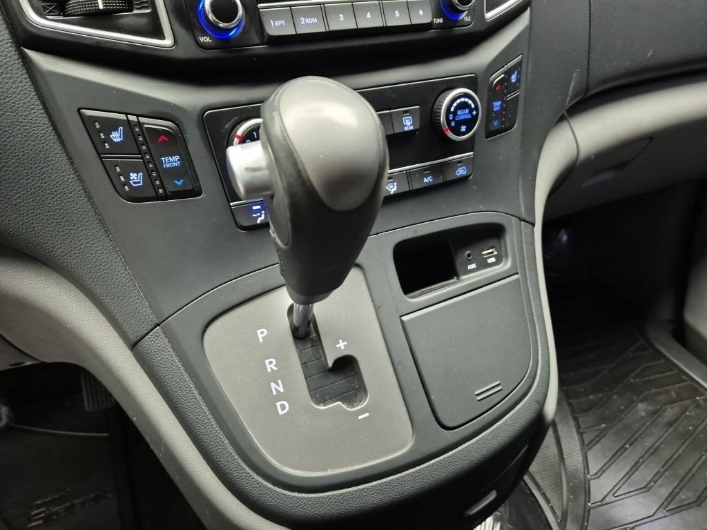 Hyundai Starex Grand Smart 2.5 WGT/ VGT Wagon M/ T 9