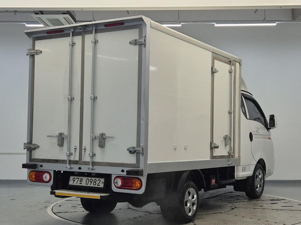 Hyundai Porter II Super Cab Fixed Floor Long Wheelbase Super Cab 4