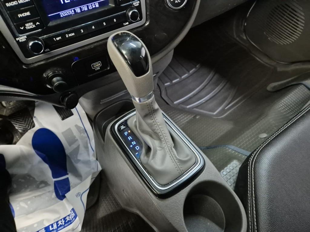 Hyundai Porter II Super Cab Fixed Floor Long Wheelbase Super Cab 8