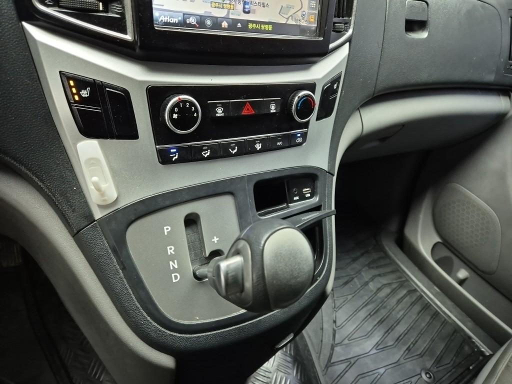 Hyundai Starex Grand Smart 2.5 VGT/ WGT 3 Van 9