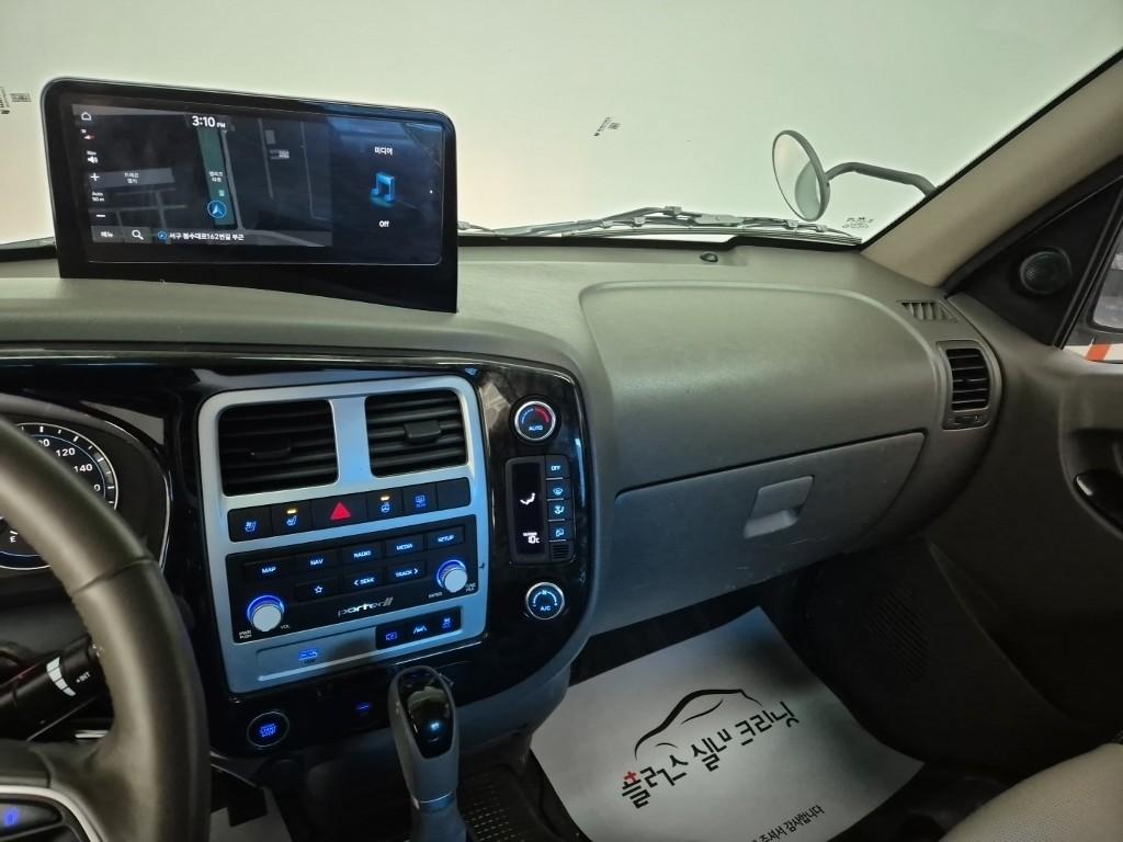 Hyundai Porter II Long Wheelbase Modern LPG 2.5 Turbo Long Wheelbase Super Cab 10