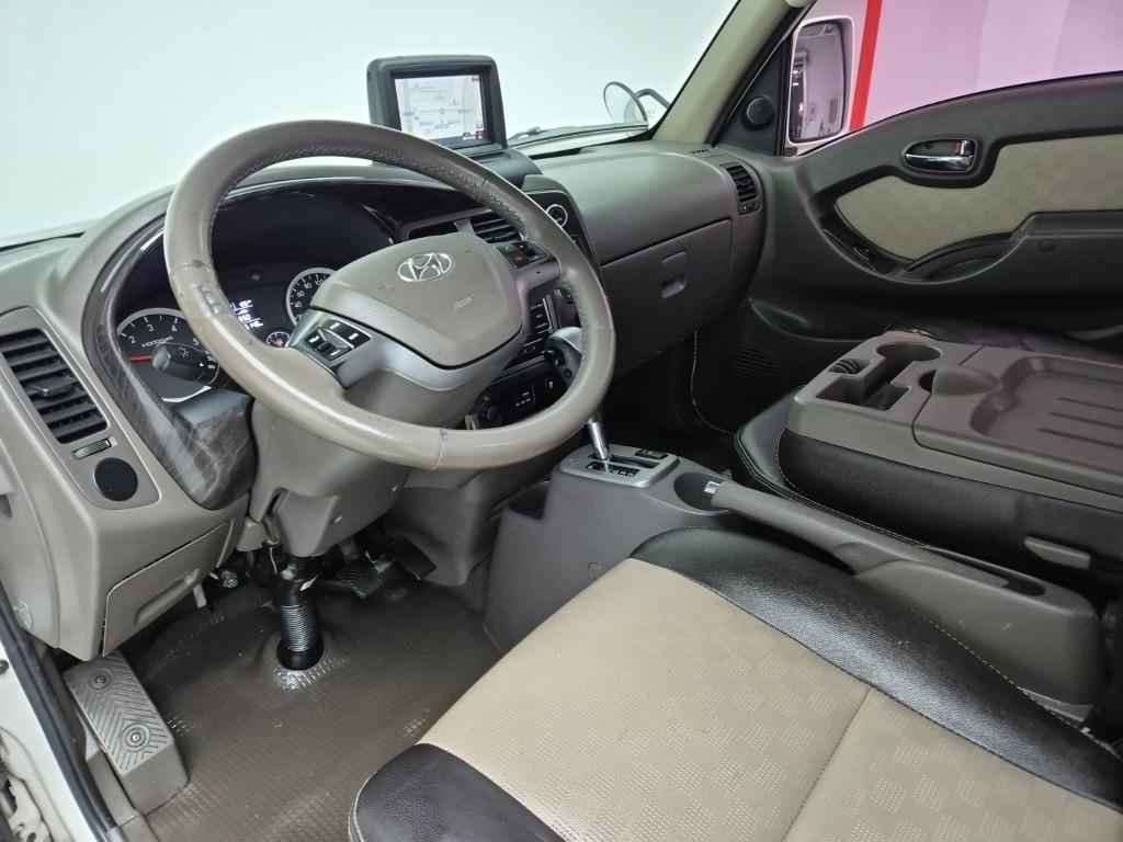 Hyundai Porter II Long Wheelbase Premium Long Wheelbase Super Cab 7