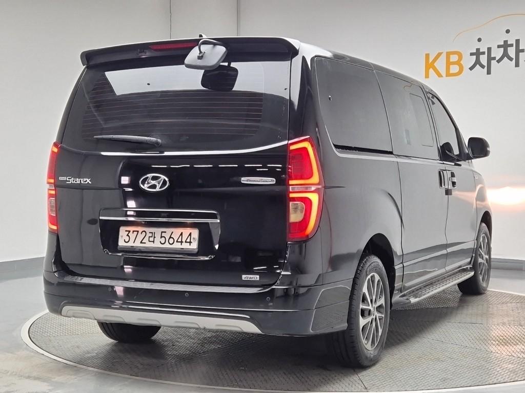 Hyundai Starex Grand Dual Sunroof 2.5 Diesel Limousine 4WD Dual Sunroof 4