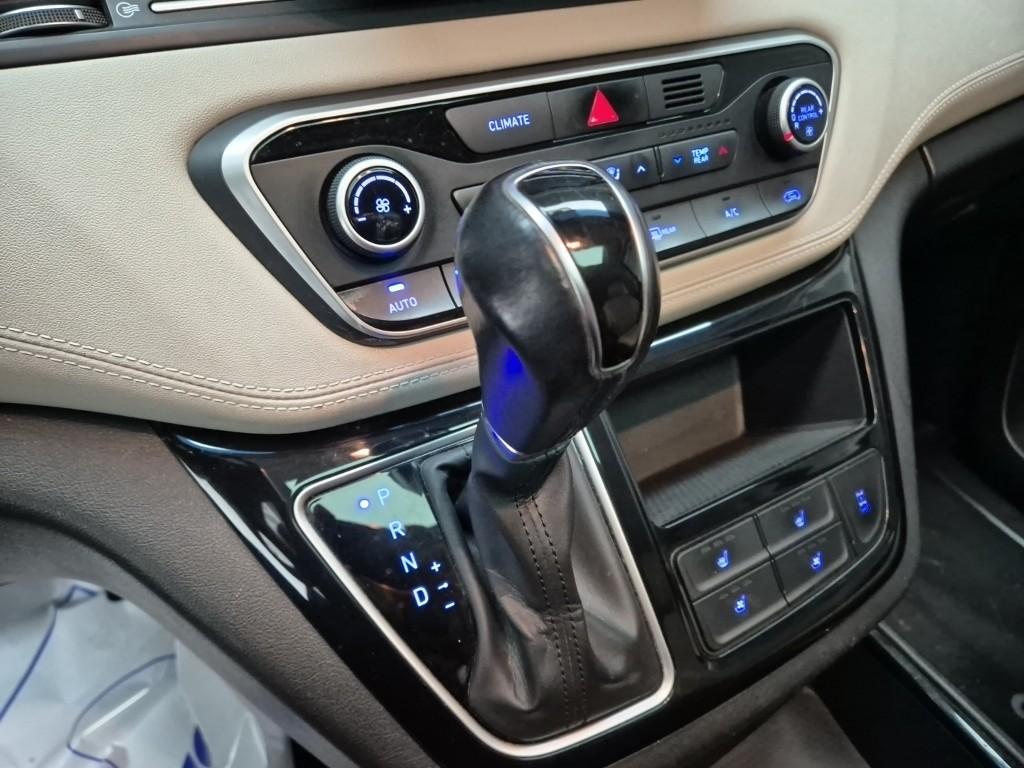 Hyundai Starex Grand Dual Sunroof 2.5 Diesel Limousine 4WD Dual Sunroof 9