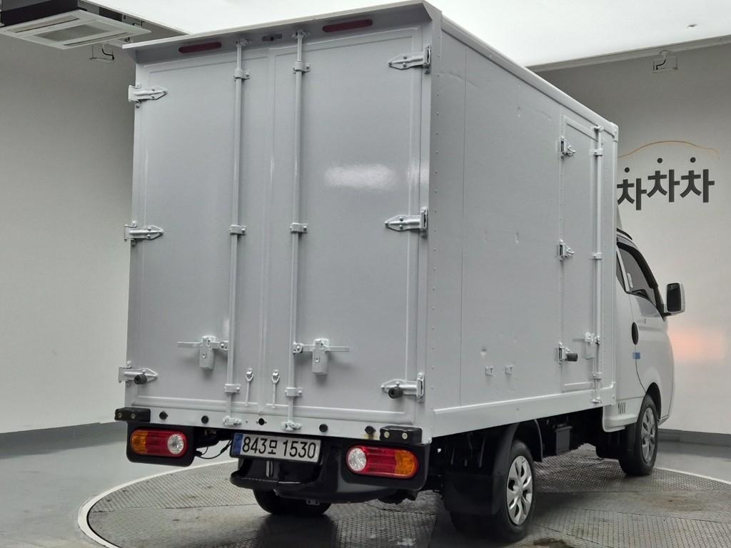 Hyundai Porter II Long Wheelbase Premium LPG 2.5 Turbo Long Wheelbase Super Cab 4