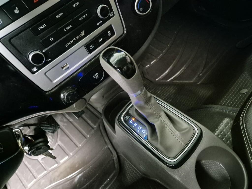 Hyundai Porter II Long Wheelbase Premium LPG 2.5 Turbo Long Wheelbase Super Cab 8