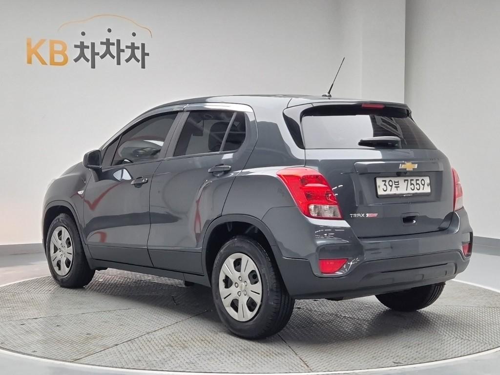 Chevrolet Trax 2018 photo 2