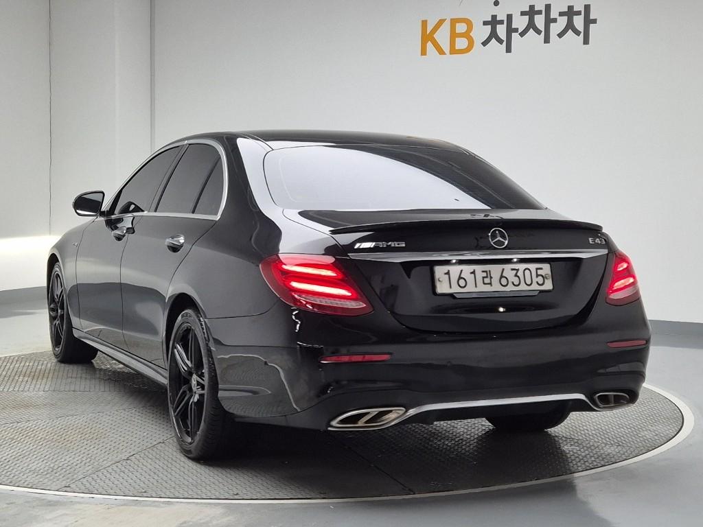 Mercedes-Benz E-Class AMG Line E300 4MATIC AMG Line 3