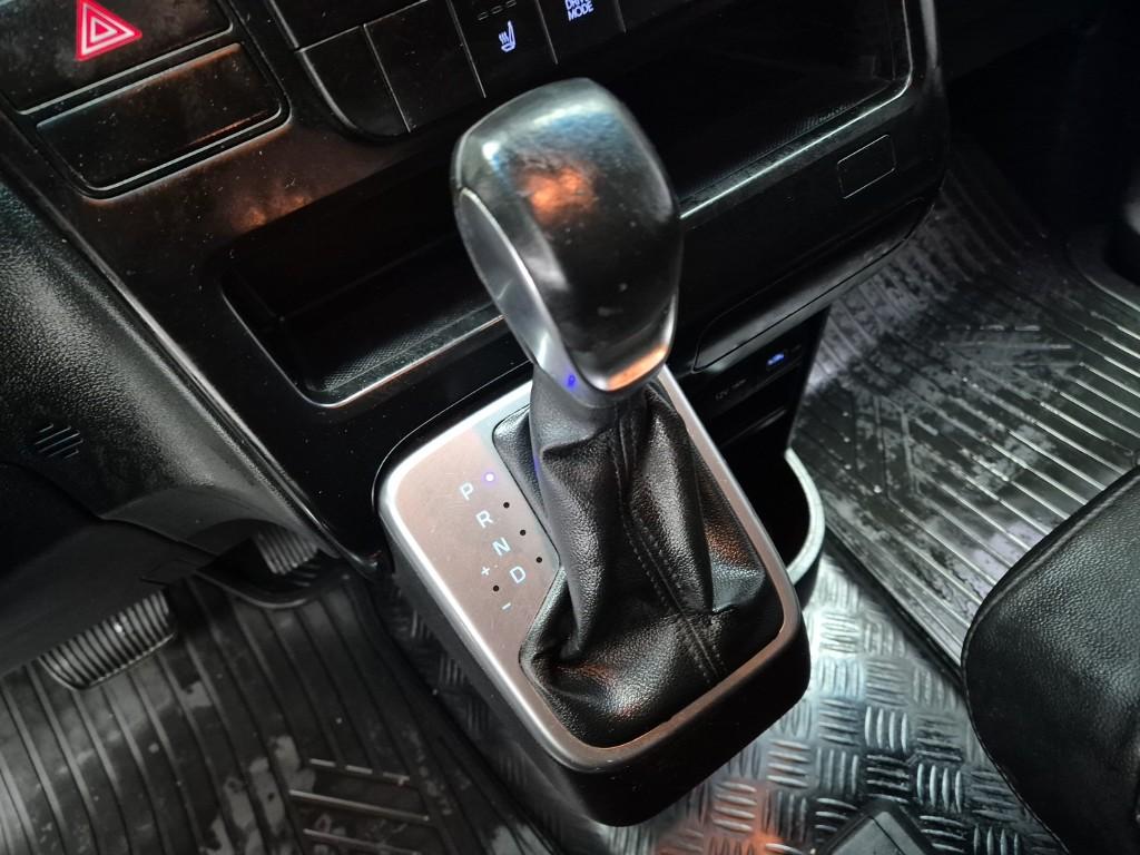 Hyundai Staria Modern 9