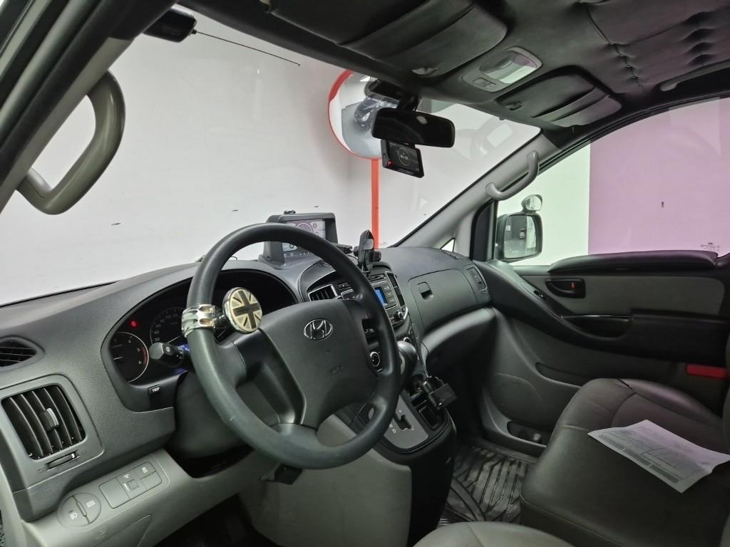 Hyundai Starex Grand Smart 2.5 VGT/ WGT 3 Van 8