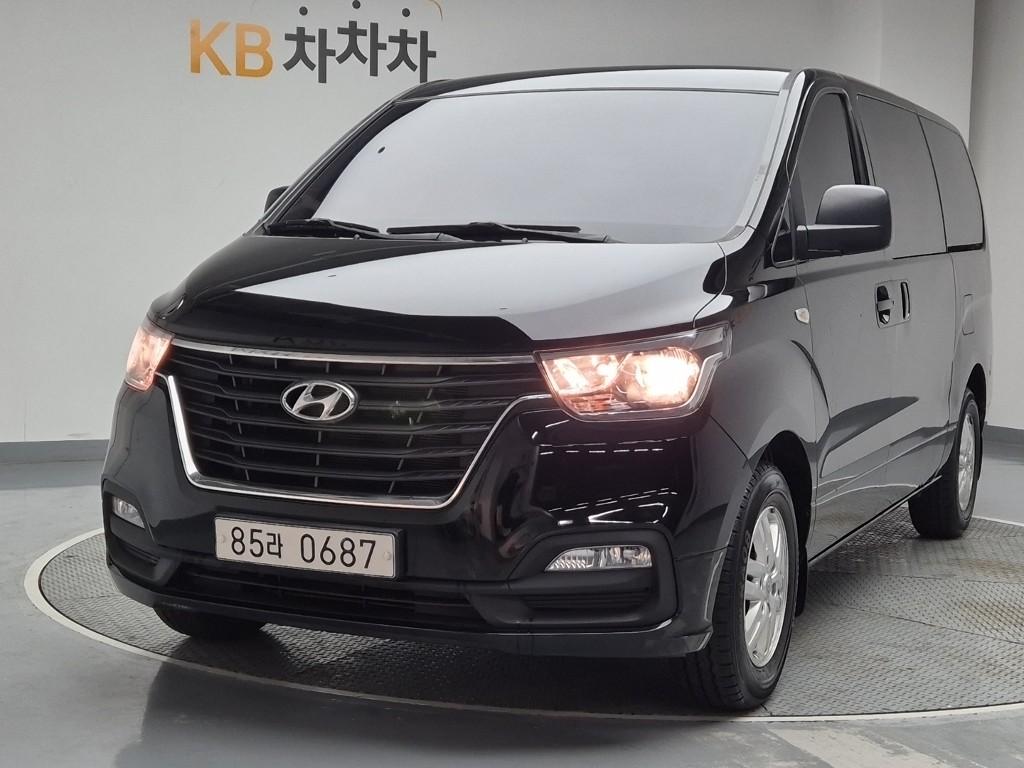 Hyundai Starex Grand Smart 2.5 WGT/ VGT 3 Van M/ T 2