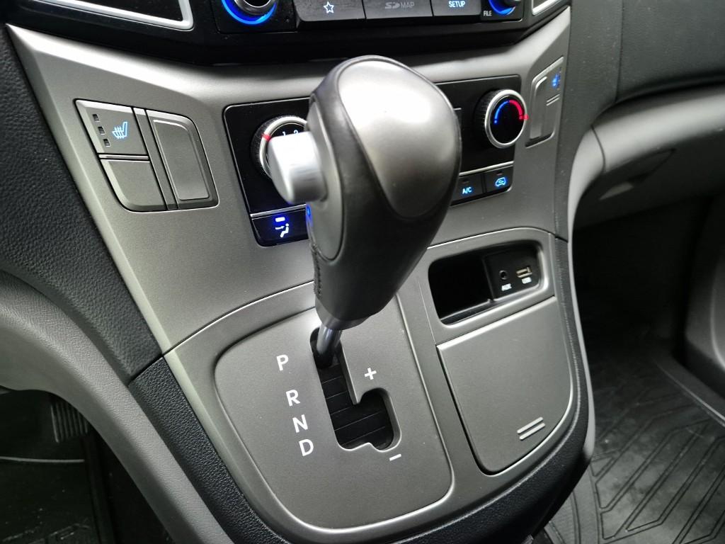 Hyundai Starex Grand Smart 2.5 WGT/ VGT 3 Van M/ T 9