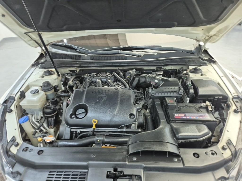 Kia K7 Luxury VG270 6