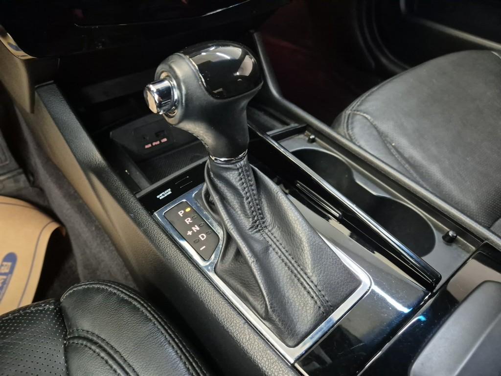 Kia K7 Luxury VG270 9