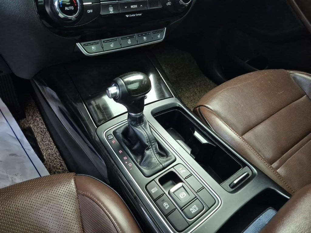 Kia Sorento Noblesse Special R2.0 E-VGT 2WD 9