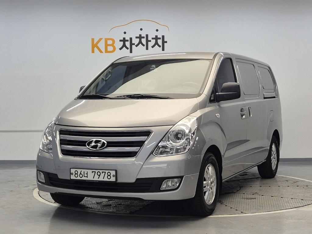 HYUNDAI Grand Starex 3-Seater Diesel Van