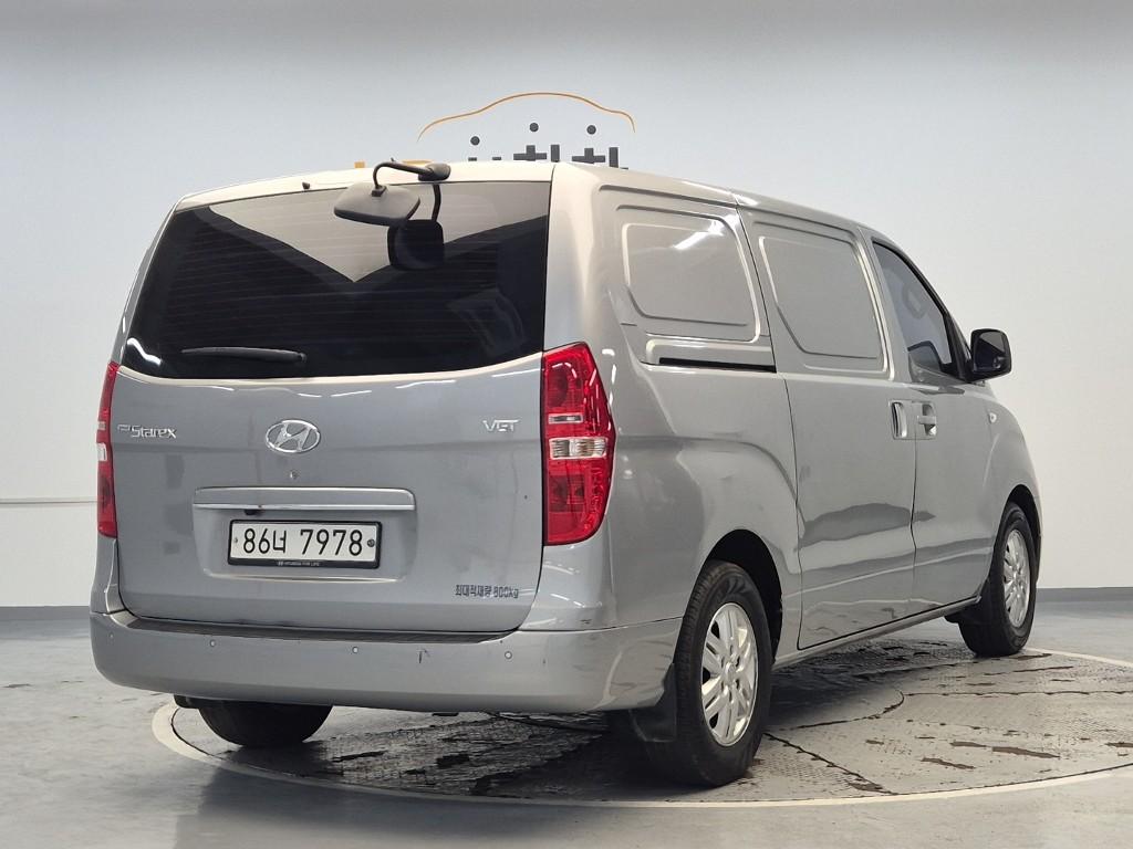 HYUNDAI Grand Starex 3-Seater Diesel Van