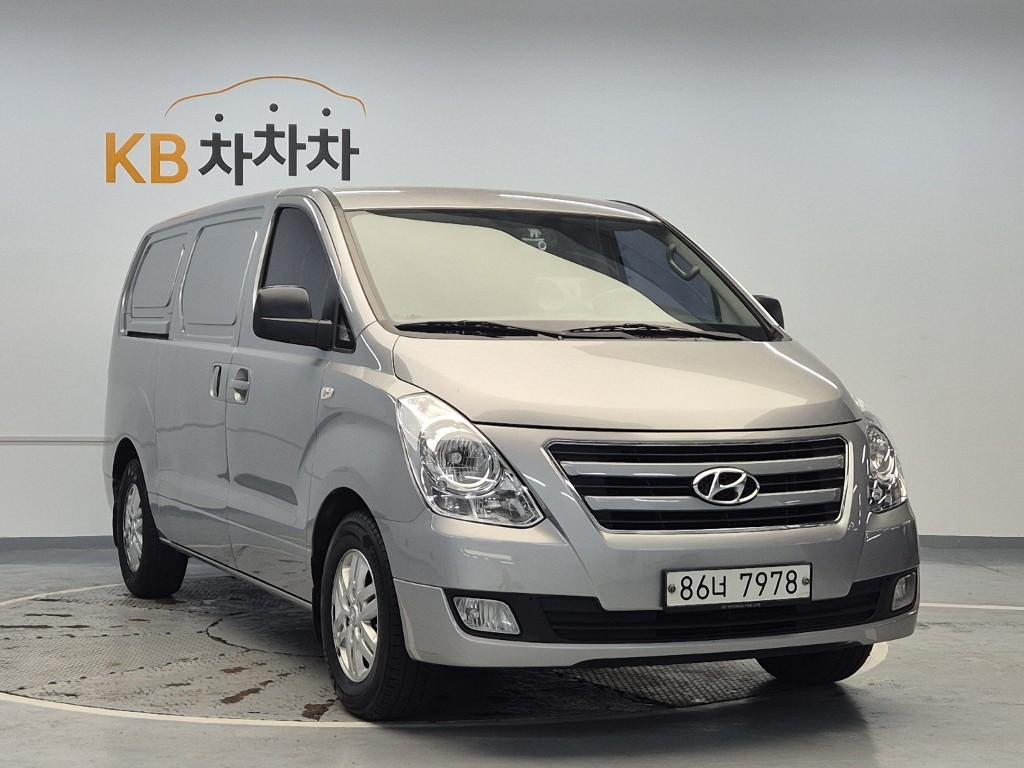HYUNDAI Grand Starex 3-Seater Diesel Van
