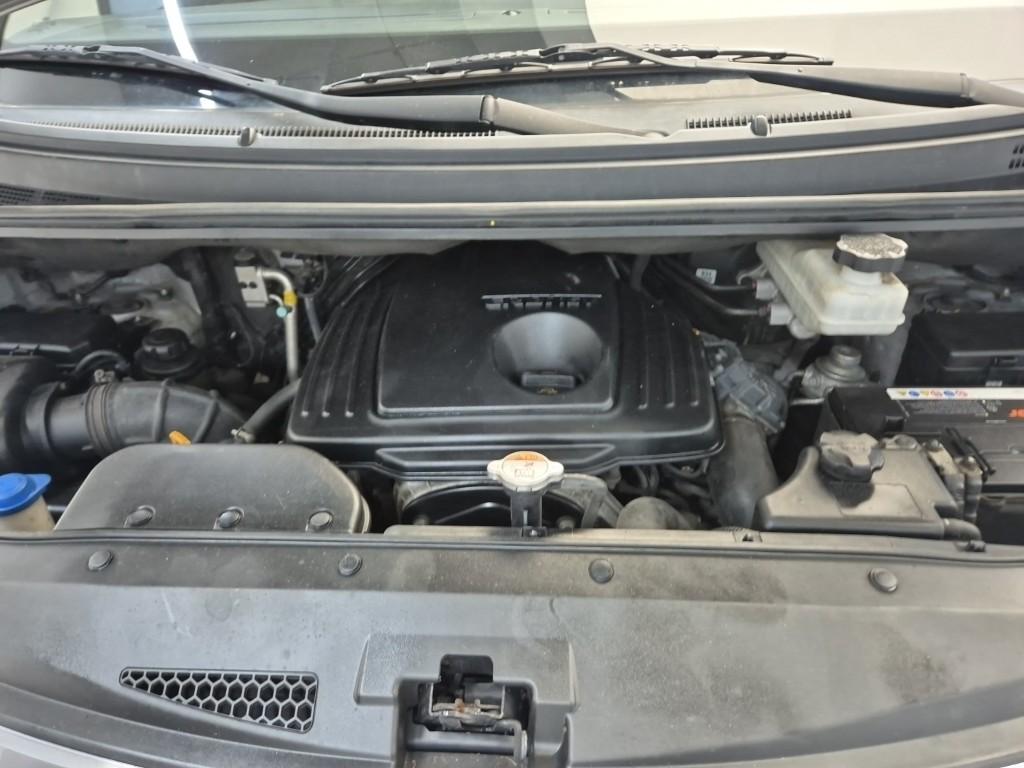 HYUNDAI Grand Starex 3-Seater Diesel Van