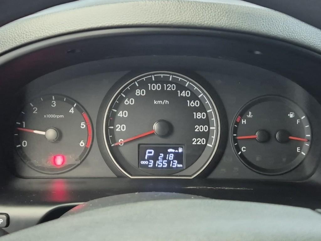 HYUNDAI Grand Starex 3-Seater Diesel Van