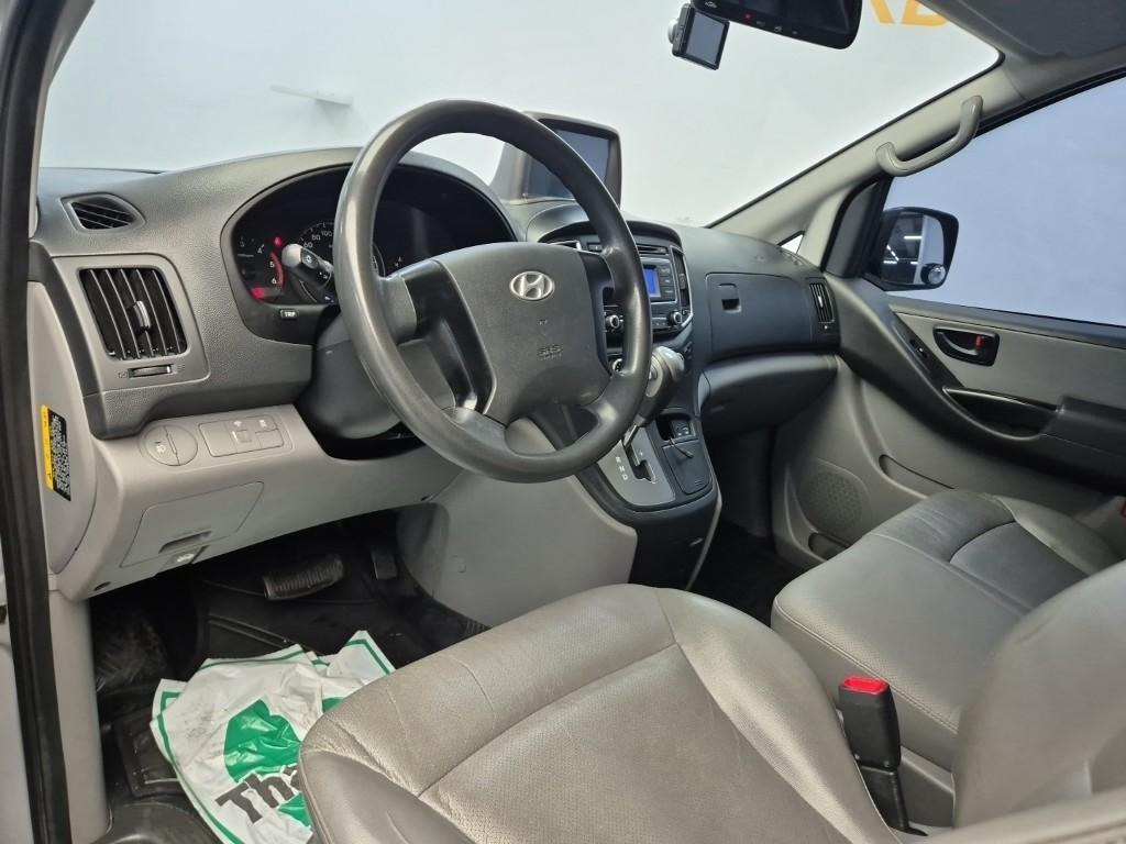 HYUNDAI Grand Starex 3-Seater Diesel Van