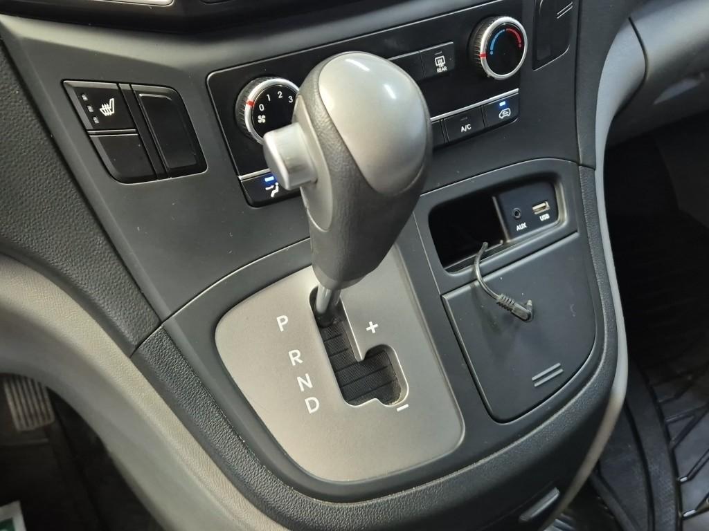 HYUNDAI Grand Starex 3-Seater Diesel Van