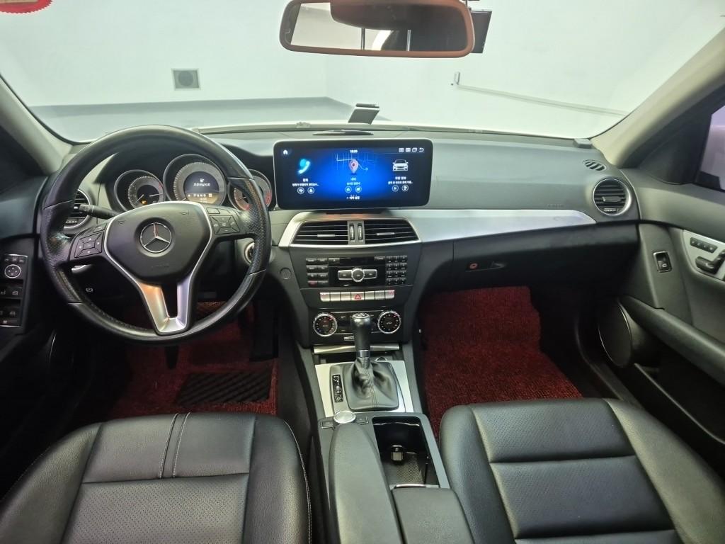 Mercedes-Benz C-Class Avantgarde C200 BlueEfficiency 8