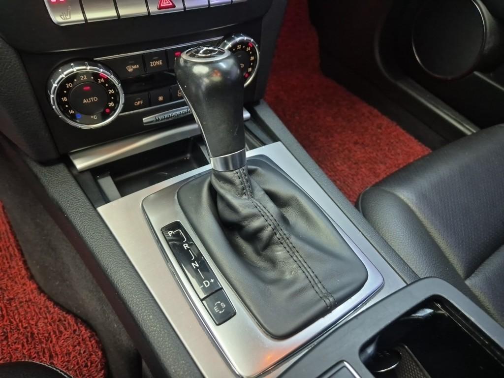 Mercedes-Benz C-Class Avantgarde C200 BlueEfficiency 9