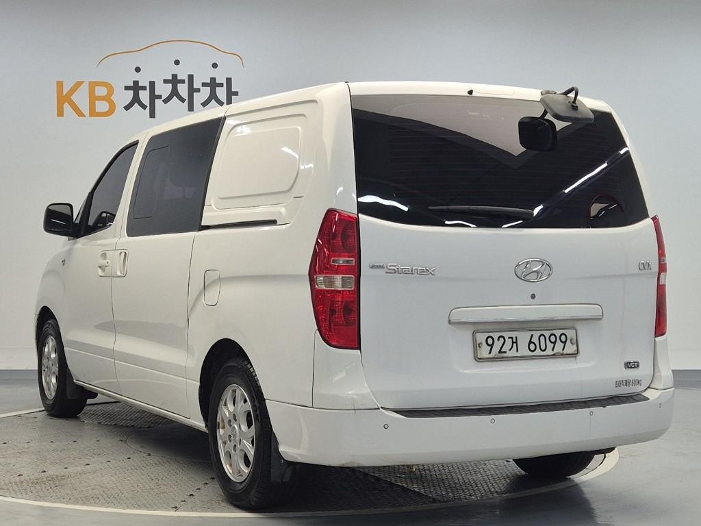 Hyundai Starex Grand CVX Luxury 2.5 VGT/ WGT 5 Van 3
